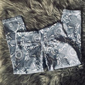 Lululemon | Beachy Floral Crops